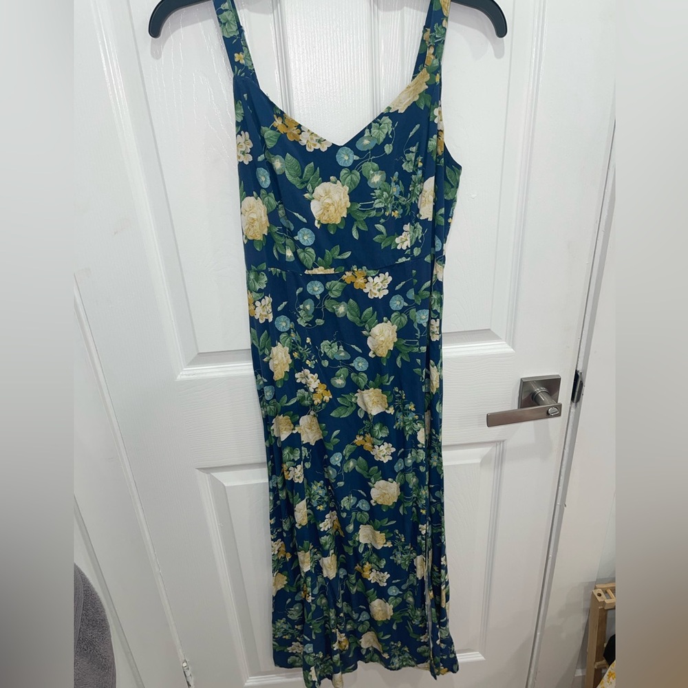 Midi dress with flowers.